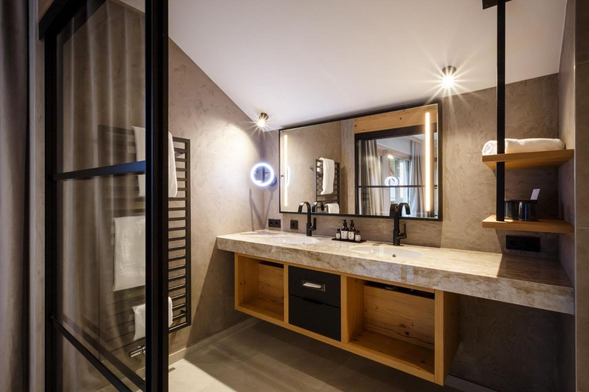 Nova Moments Boutique 4*